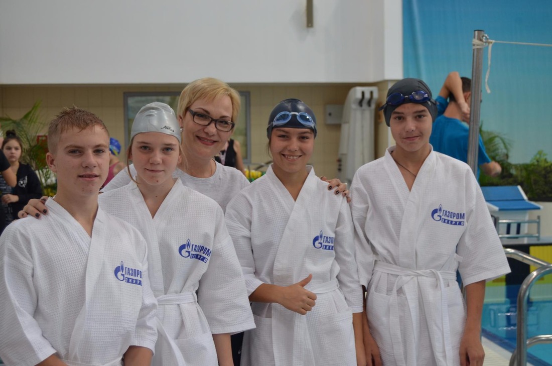 Команда пловцов во время соревнований в Санкт-Петербурге